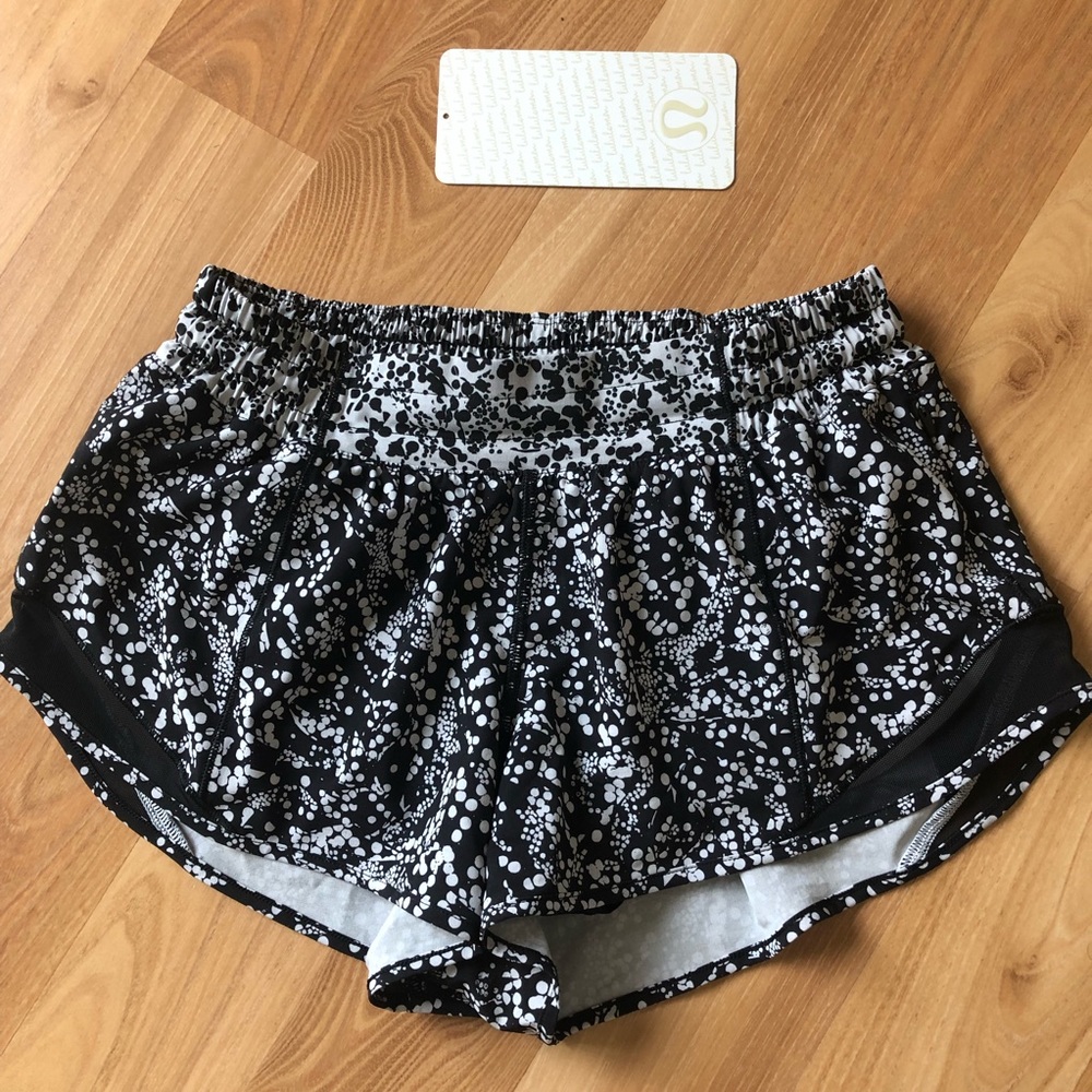 LuLulemon Hotty Hot II Shorts Size 6